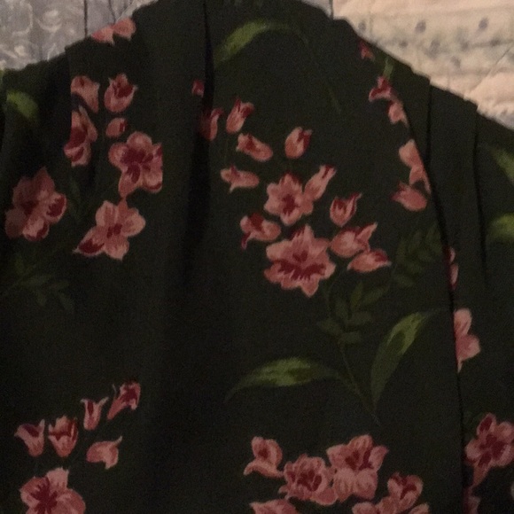 Lovely Top🌵🍃🌸 - Picture 4 of 8